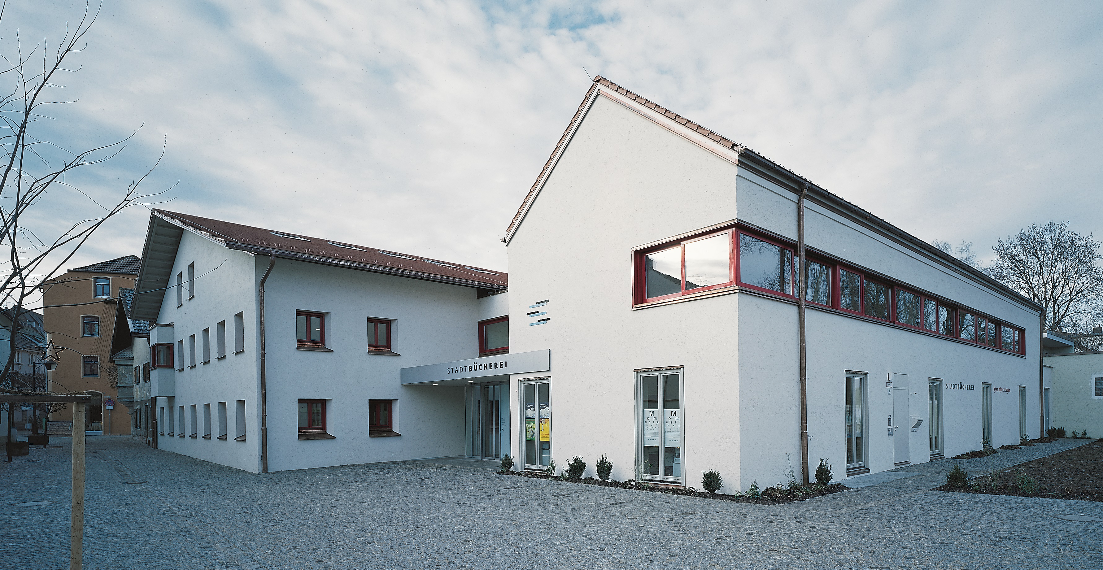 Blick auf das Gebäude der Stadtbücherei